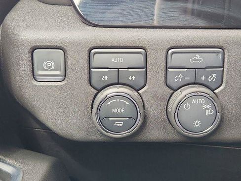 Used 2025 Chevrolet Silverado 1500 LT AWD/4WD image 18