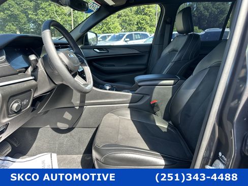 Used 2024 Jeep Grand Cherokee Altitude image 11