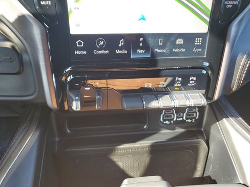 Used 2024 RAM 2500 Limited image 24