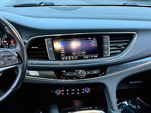Used 2024 Buick Enclave Premium image 6