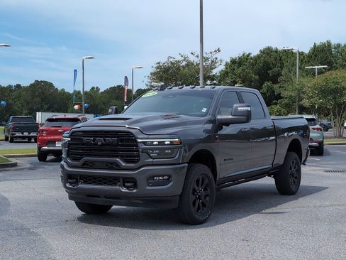 Used 2025 RAM 2500 Laramie AWD/4WD image 9
