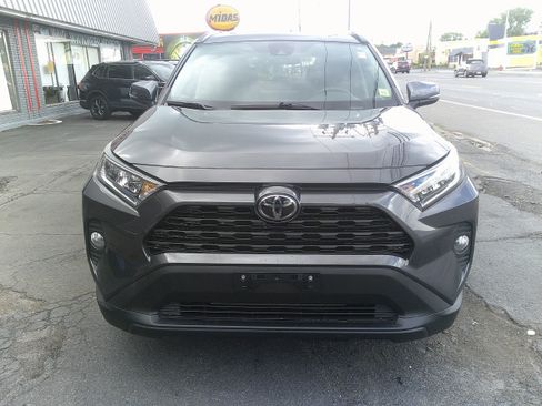 Used 2020 Toyota RAV4 XLE w/ Convenience Package AWD/4WD image 4