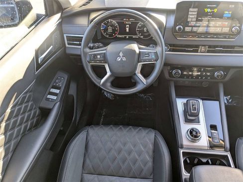 Used 2024 Mitsubishi Outlander SEL image 18