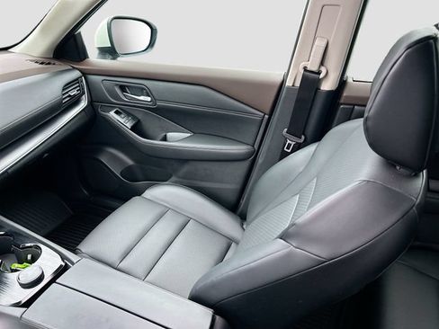Certified 2023 Nissan Rogue SV w/ SV Premium B Package AWD/4WD image 5