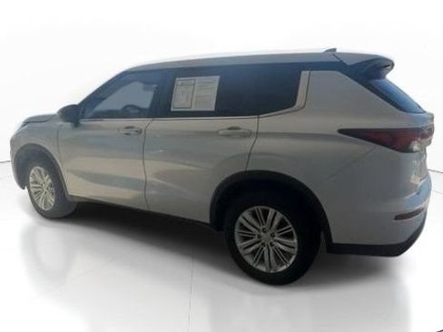 Used 2022 Mitsubishi Outlander ES FWD image 7