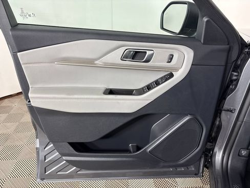 New 2026 Ford Explorer Active w/ Active Comfort Package RWD image 17