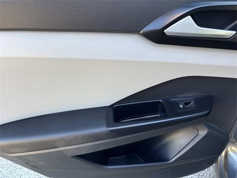 Used 2022 Volkswagen Taos SE image 18