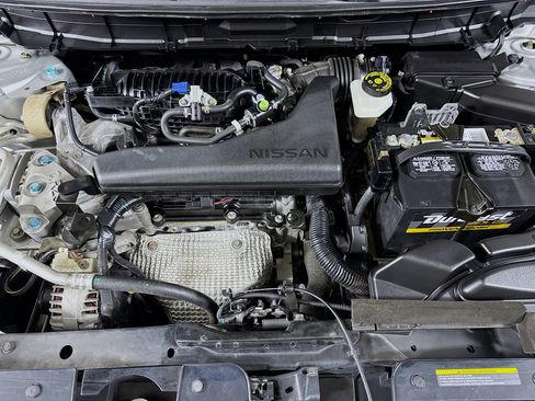 Used 2018 Nissan Rogue SV image 39