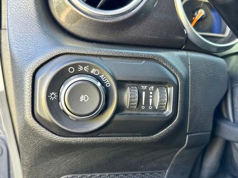 Used 2020 Jeep Wrangler Unlimited Sahara image 18