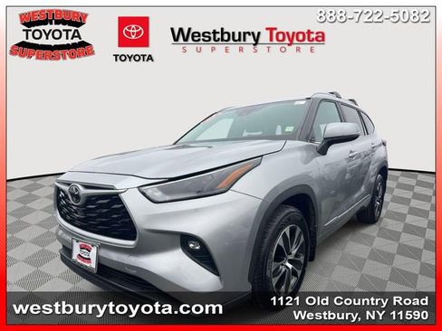 Used 2023 Toyota Highlander XLE image 5
