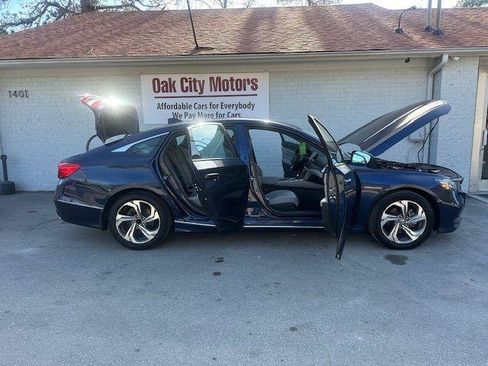 Used 2018 Honda Accord EX image 9