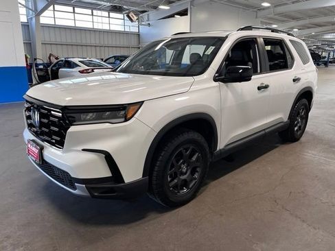 Used 2024 Honda Pilot TrailSport image 6