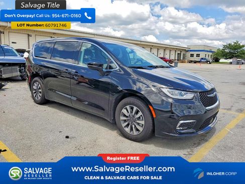 Used 2024 Chrysler Pacifica Limited FWD image 5