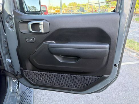 Used 2025 Jeep Wrangler Sport AWD/4WD image 15