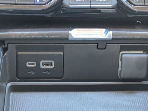 Used 2022 GMC Yukon Denali image 6