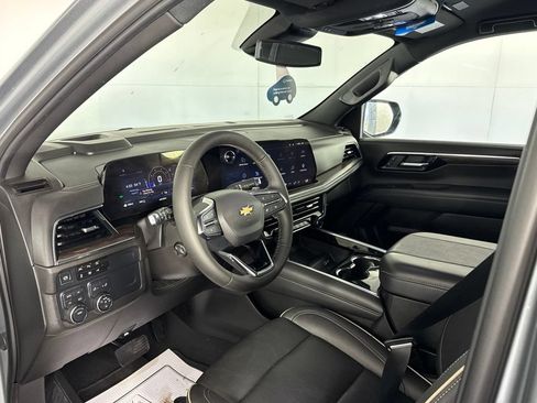 Certified 2025 Chevrolet Suburban Premier AWD/4WD image 10