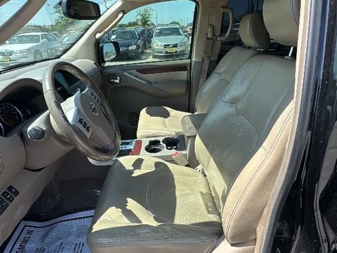 Used 2010 Nissan Pathfinder LE w/ Navigation Pkg RWD image 9