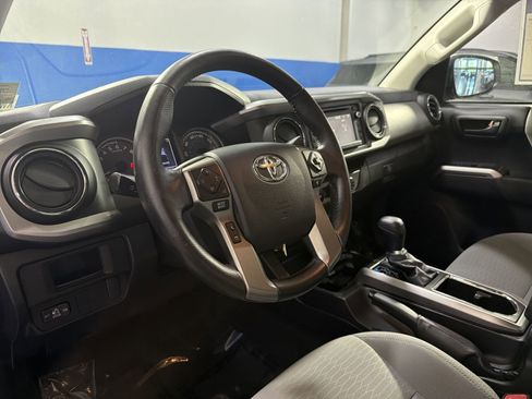 Used 2016 Toyota Tacoma SR5 w/ SR5 Appearance Package (SN) AWD/4WD image 27