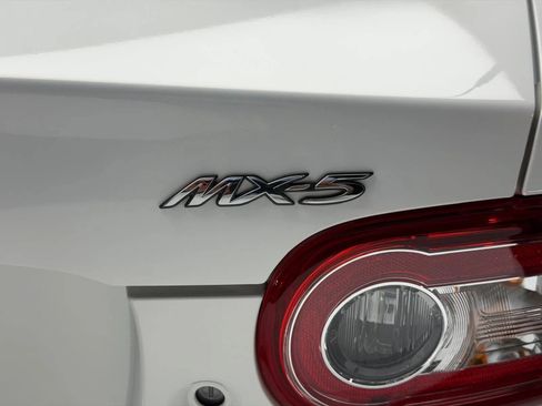 Used 2012 MAZDA MX-5 Miata Grand Touring w/ Premium Pkg RWD image 11
