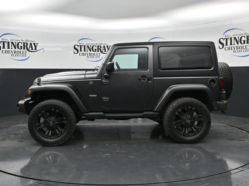 Used 2016 Jeep Wrangler Sahara AWD/4WD image 4