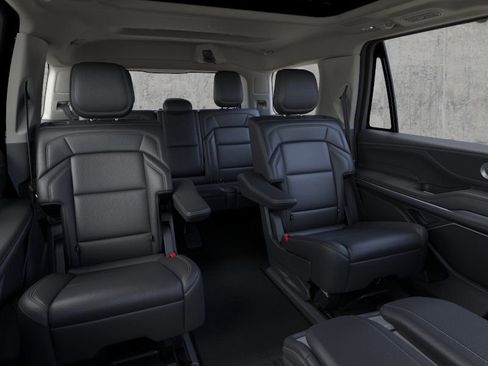 New 2025 Lincoln Navigator Reserve AWD/4WD image 11