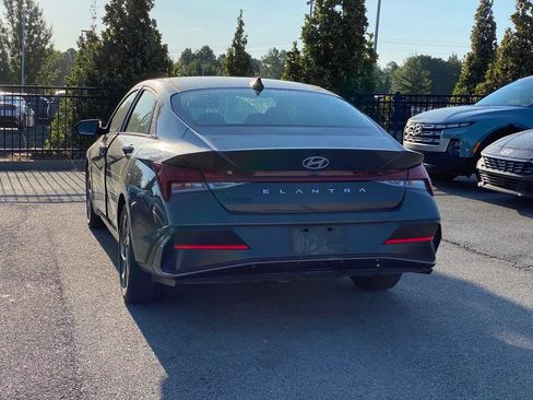 Used 2024 Hyundai Elantra SEL FWD image 5