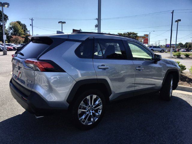 Used 2019 Toyota RAV4 XLE Premium FWD image 9
