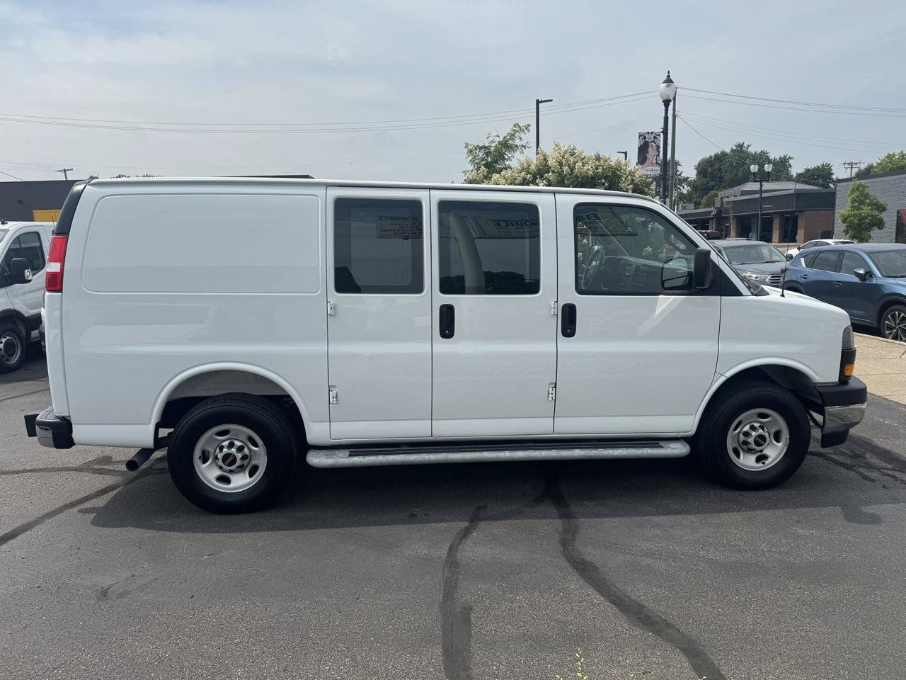 Used 2025 GMC Savana 2500 w/ Driver Convenience Package RWD image 5