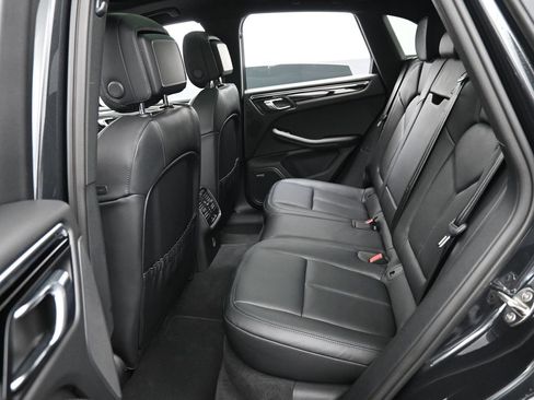 Certified 2025 Porsche Macan image 24