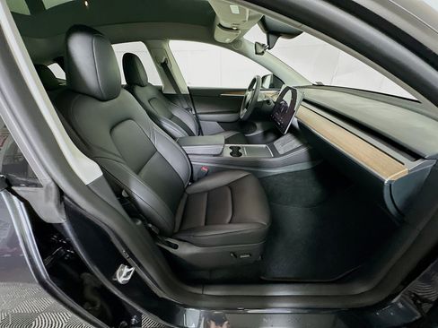 Used 2024 Tesla Model Y Long Range image 31