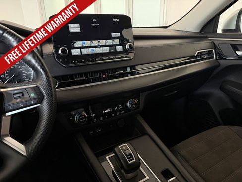 Used 2024 Mitsubishi Outlander FWD image 36