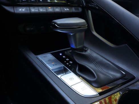 Used 2024 Hyundai Elantra Limited image 17