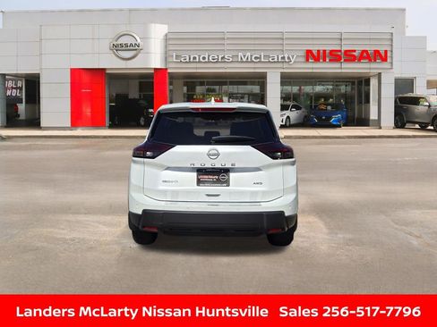 Used 2025 Nissan Rogue SV image 5