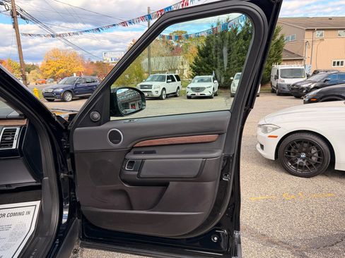 Used 2017 Land Rover Discovery HSE image 22