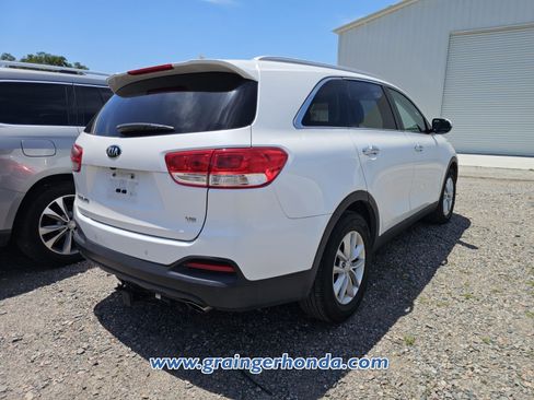 Used 2017 Kia Sorento LX w/ LX V6 Convenience Package FWD image 8