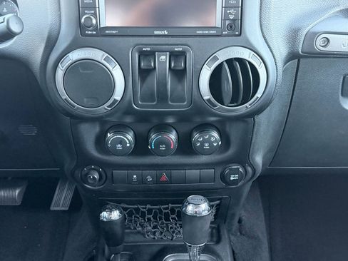 Used 2015 Jeep Wrangler Sport w/ Quick Order Package 24S AWD/4WD image 17