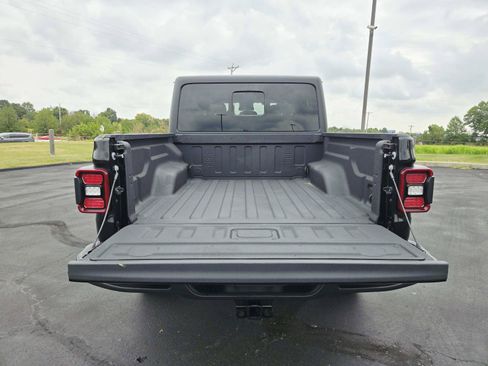 Used 2024 Jeep Gladiator Sport AWD/4WD image 14