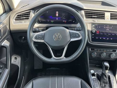 Used 2024 Volkswagen Tiguan SE FWD image 18