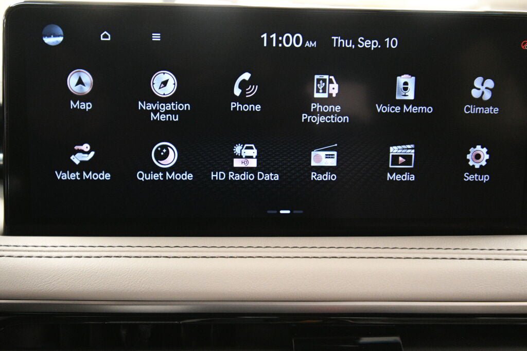 Used 2025 Genesis G70 2.5T image 15