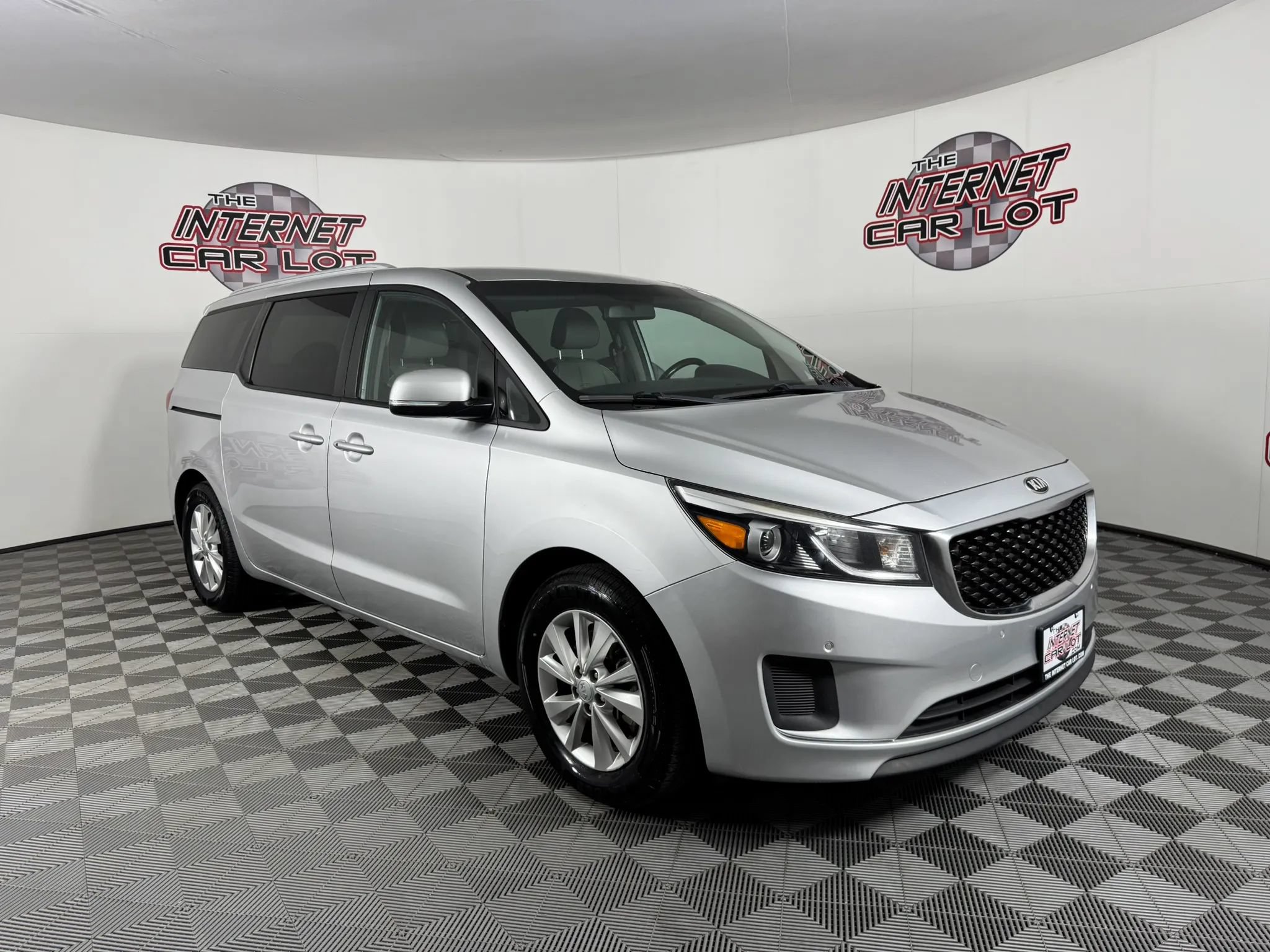 Used 2017 Kia Sedona LX w/ LX Essentials Premium Package FWD image 9