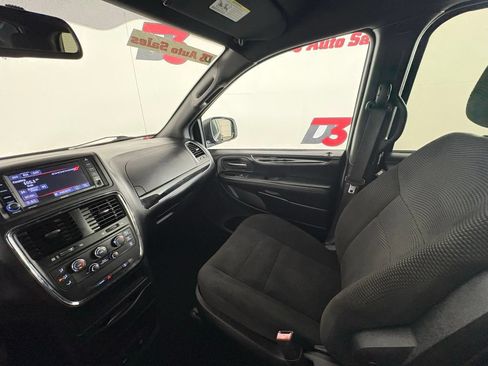 Used 2020 Dodge Grand Caravan SE FWD image 25
