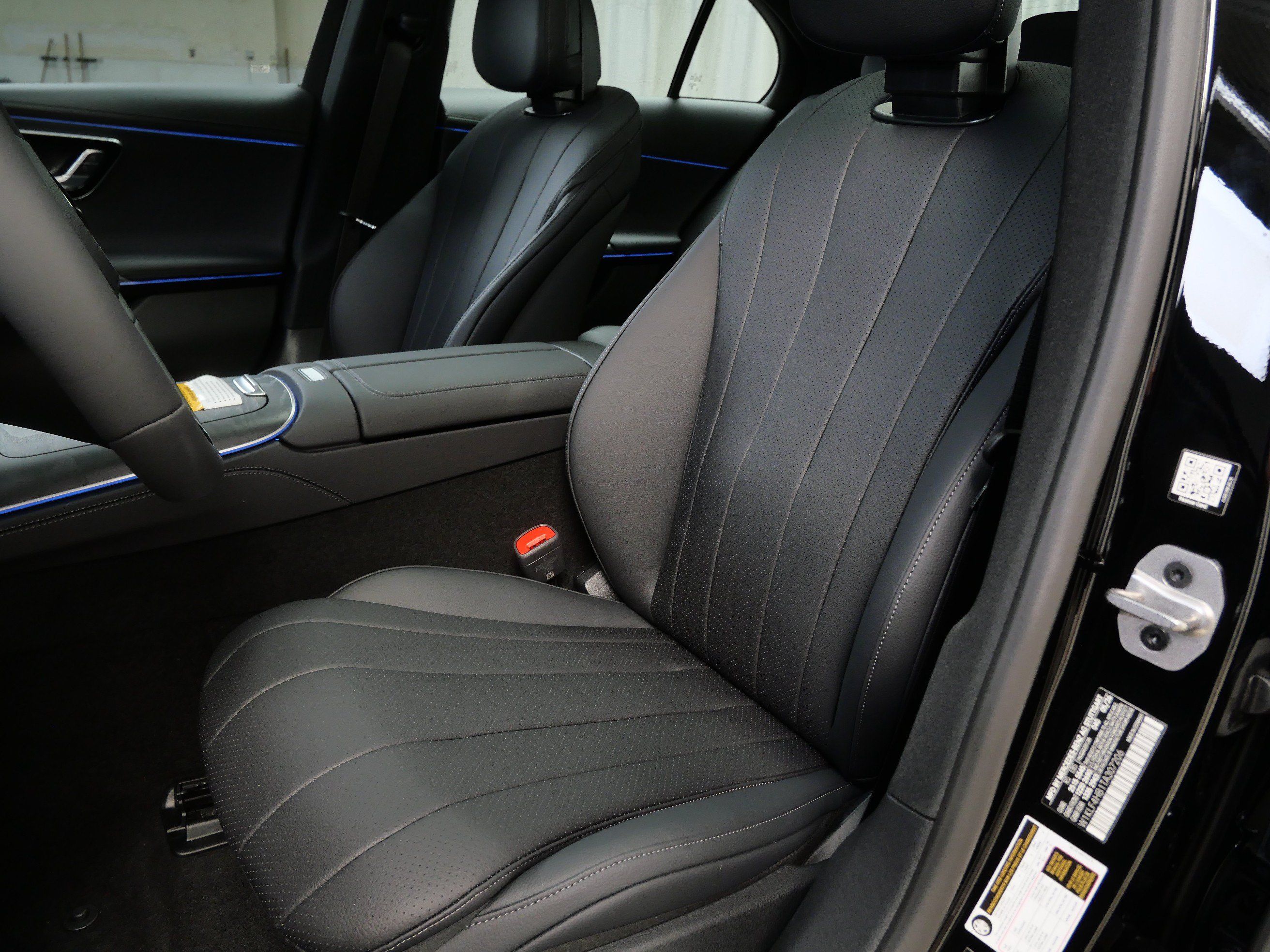 New 2026 Mercedes-Benz E 350 4MATIC Sedan image 2