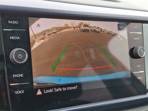 Used 2023 Volkswagen Taos SE image 4