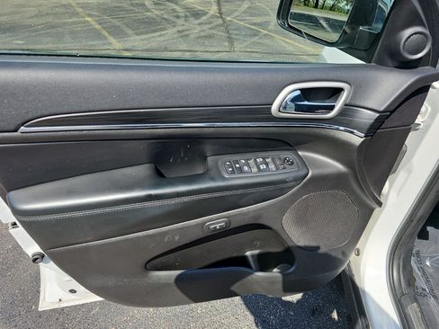 Used 2020 Jeep Grand Cherokee Limited AWD/4WD image 19