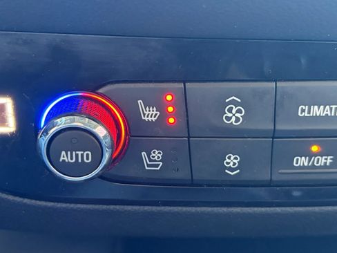 Used 2018 Buick Enclave Premium AWD/4WD image 26