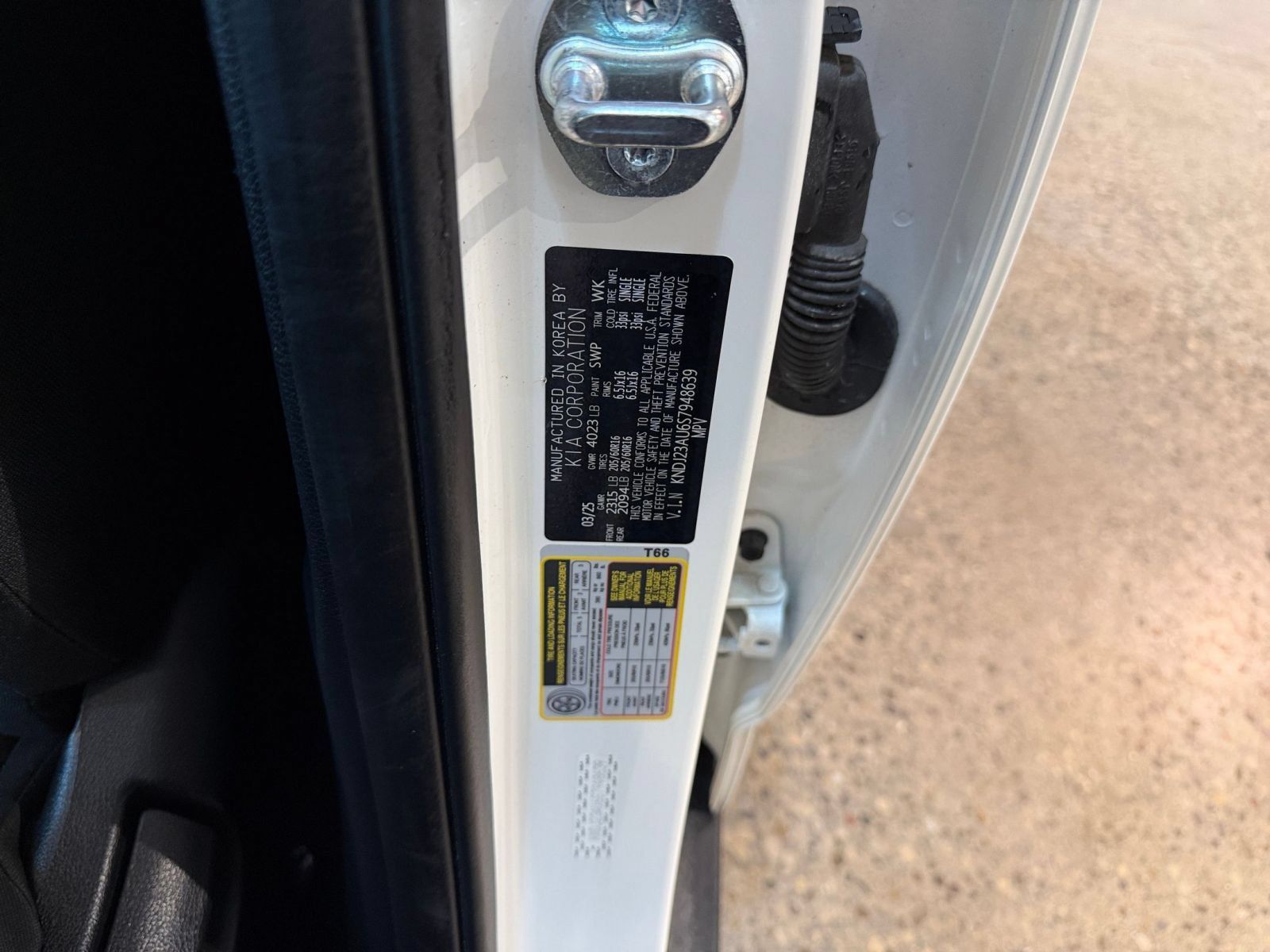Used 2025 Kia Soul LX w/ LX Technology Package FWD image 27