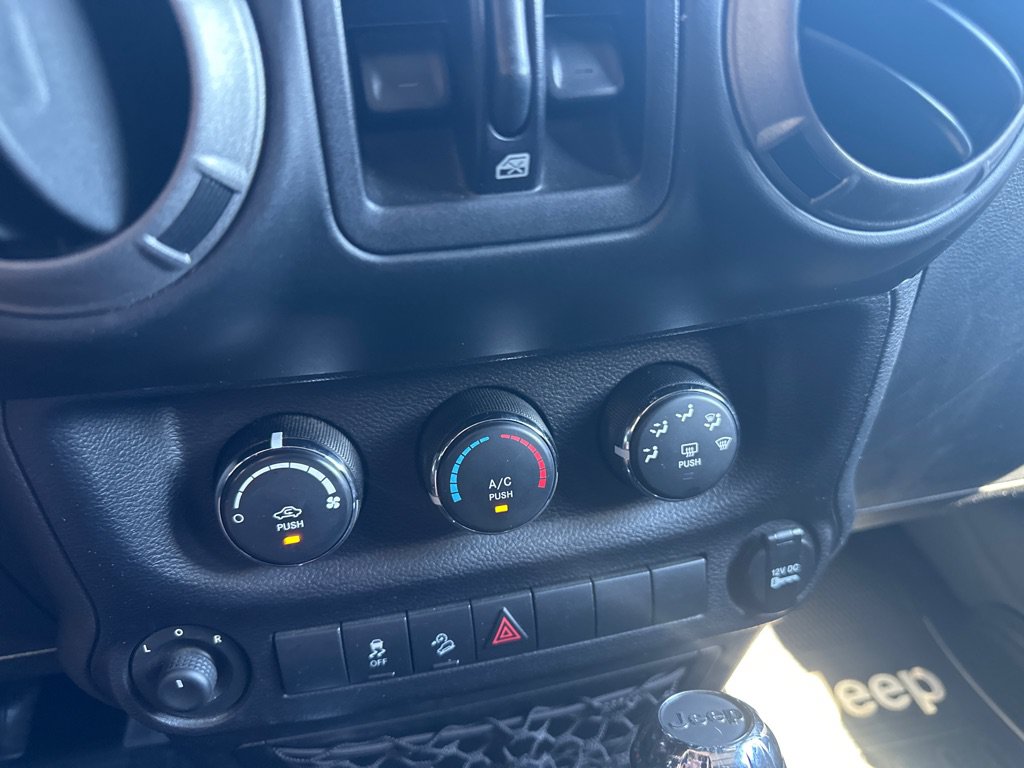 Used 2014 Jeep Wrangler Unlimited Sport w/ Quick Order Package 24S AWD/4WD image 23