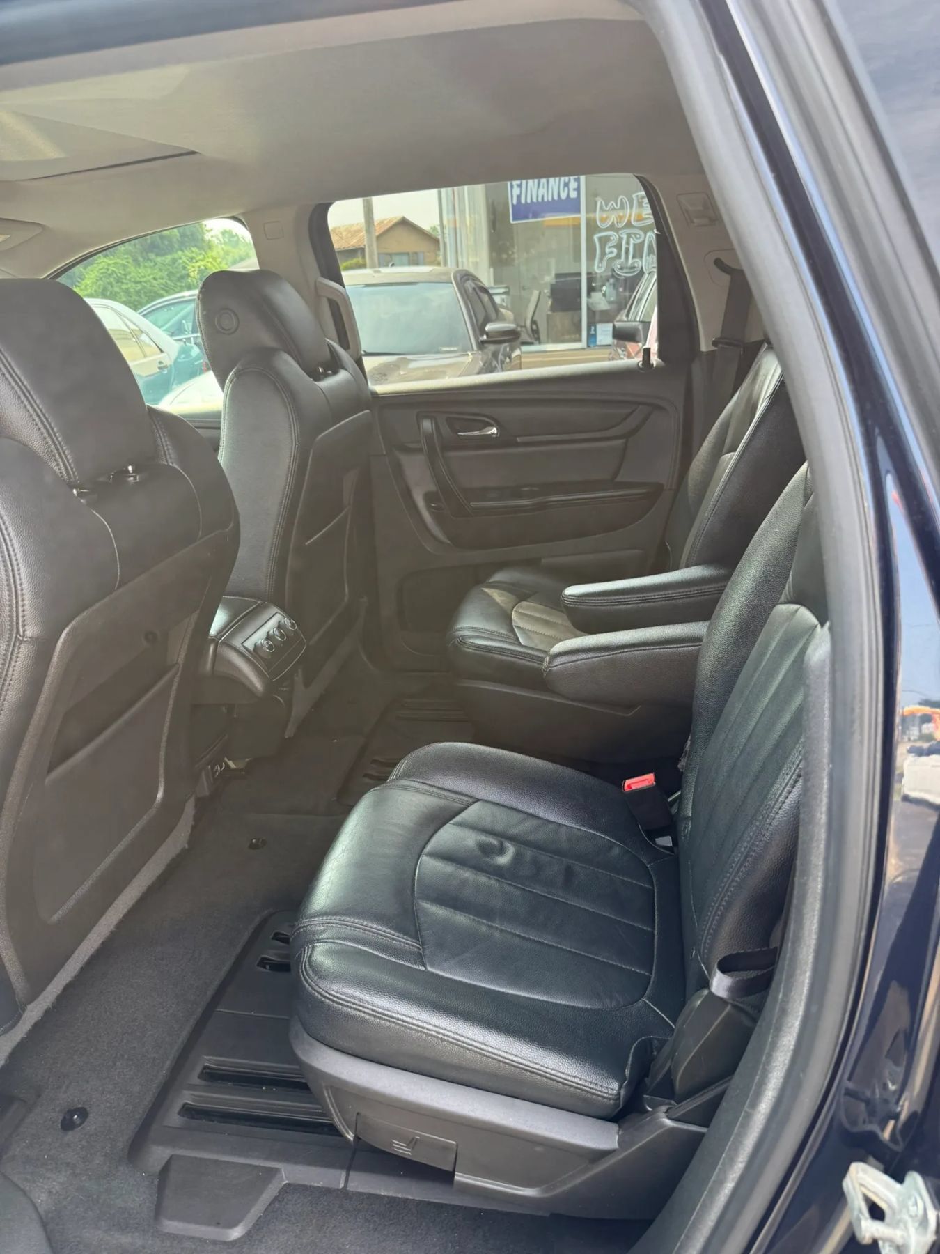 Used 2017 Chevrolet Traverse LT w/ Style and Technology Package FWD image 17