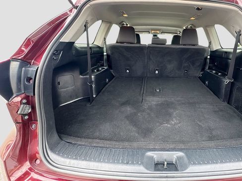 Used 2019 Toyota Highlander LE FWD image 21