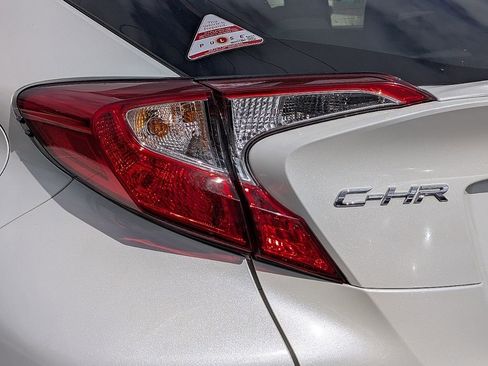 Used 2020 Toyota C-HR LE image 11